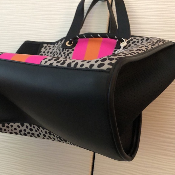 NWT Shiraleah Chicago neoprene black animal print tote w/ pink/orange stripes. - Picture 10 of 10